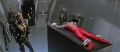 flash gordon - kırbaçlama sahnesi