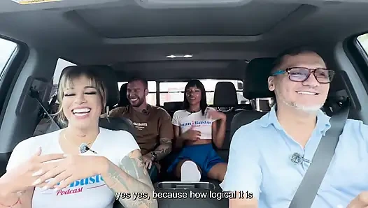 Irklararası seks arabası: büyük götlü Brittanytaylor zenci kadın, arkadaşı izlerken arabanın arkasında bir sarışının yarağını yutuyor