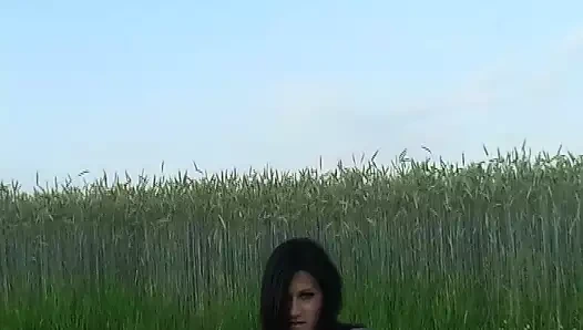 Karanlık saçlı civciv itibaren Germany zevk almak Mastürbasyon içinde the açık havada