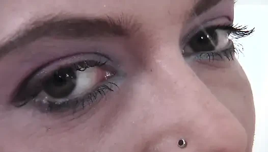 Vanessa'nın dev göğüsleri