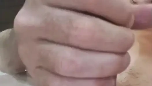 Yakın çekim sırayla 9 inçlik yarağımı okşuyor, beni nasıl azdıracak biliyor