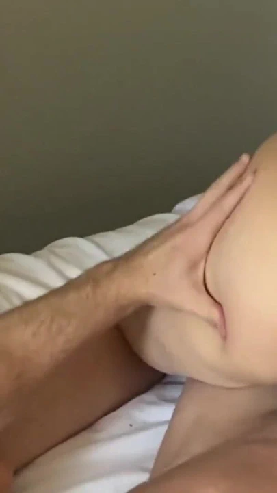 "Ev yapımı seks videosunda ateşli amatör evli kadın - ateşli orta yaşlı seksi kadın yarak emiyor ve arkadan sikiliyor"