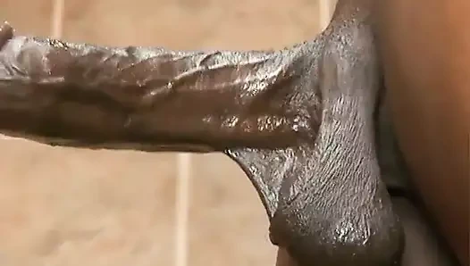 Zenci hatun büyük yarağı amına ve ağzına alıyor