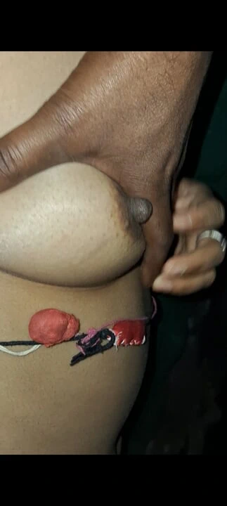 Evde kimsem yoktu ve karımla seks yapardık.