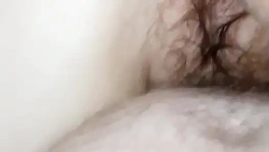 Yumruklanıyor.