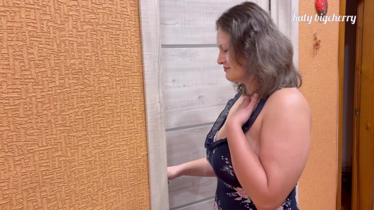 Üvey anne onları porno izlerken yakaladı