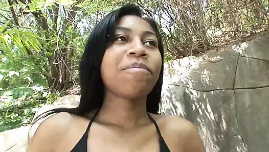 Sıcak genç aşk! tatlı abanoz berbat ve sikikleri sıcak boşalmak için horoz