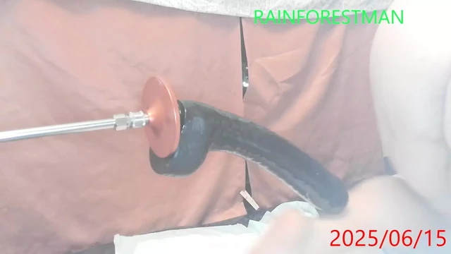 06-15-2025 Тропический лес - Человек черный разрушитель на секс-машине.