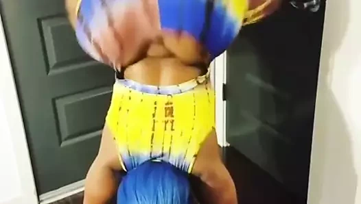 onun sahne arkasında