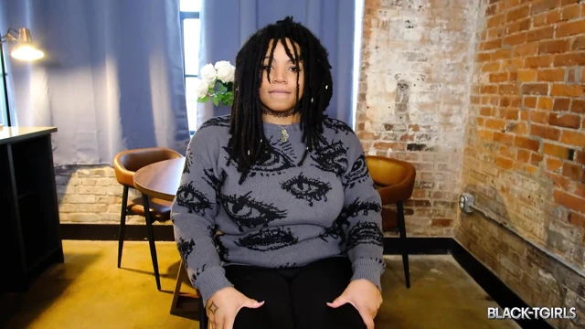 Siyah tgirls - mocha bee büyük sulu güzel kızlarını bares yapıyor