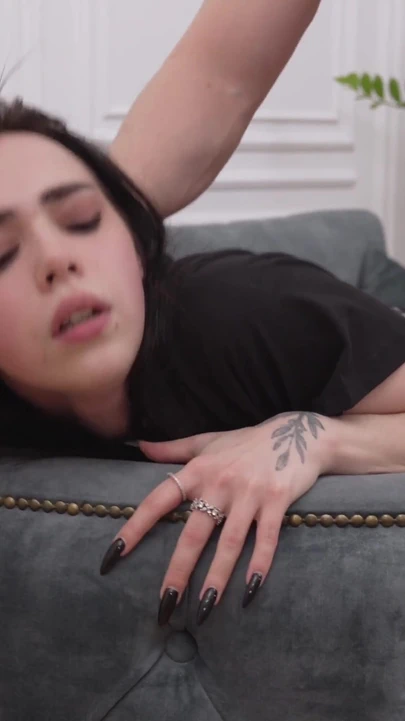 Acımasız aşağılanma. Erkek arkadaşımı çok sinirlendirdim ve beni yere yattırdı. 4K HD Tim Takımı