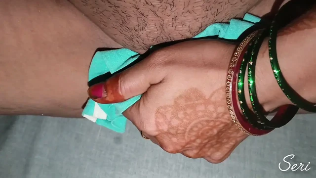 Rupa Bhabhi Geri Dönüyor ve Sikiliyor