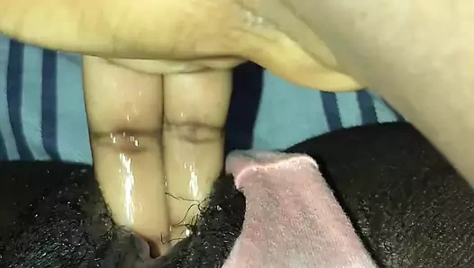 Azgın amatör zenci bebek tek başına mastürbasyon yapıyor