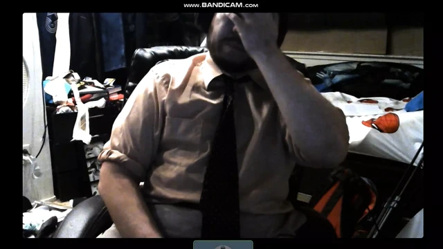 Öğretmen kamerasının açık olduğunu unutuyor