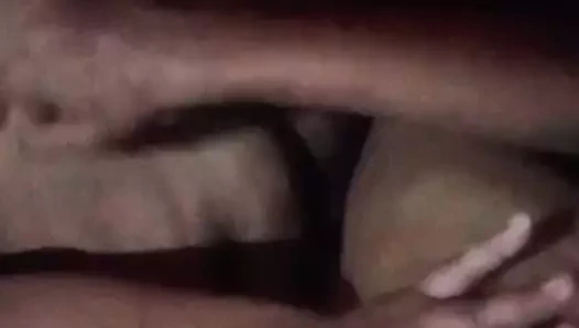 Orta yaşlı seksi kadın damadının penisinde iki kez fışkırtıyor