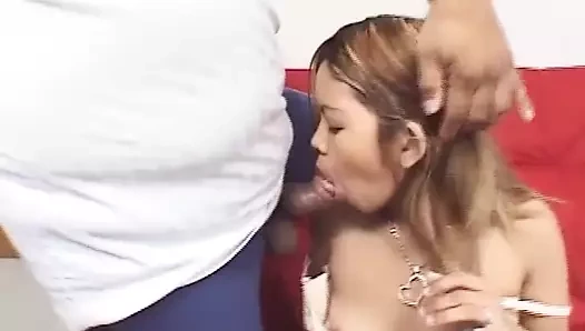 Thailandese ama prendere due cazzi