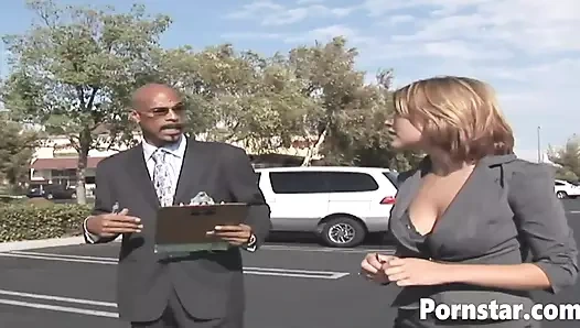 Seksi Leigh Livingston amcığı domalarak sikiliyor