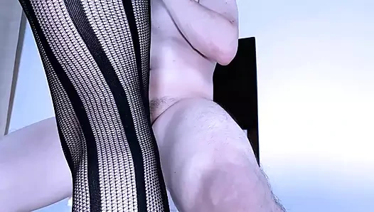 Güzel ince üniversiteli kız profesörünün aletine binmek istiyor