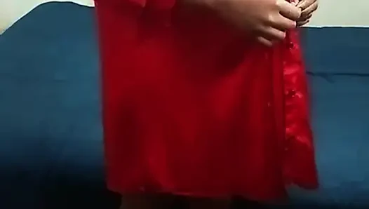 Üvey kız kardeşinin vajinasının videoda göründüğü anı tam olarak izleyin