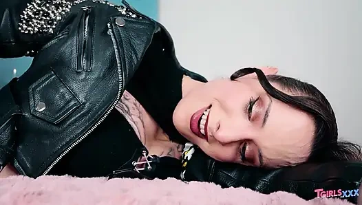 Tgirls xxx - gigi ravine rahatlatıcı kendini tatmin ediyor