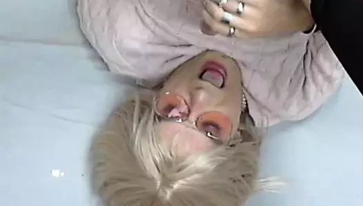 crossdresser-sürtük kendini yüz alır