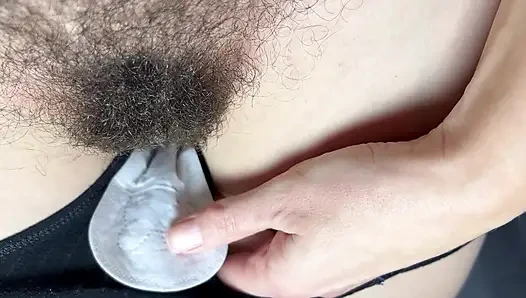 Kirli ve ıslak pad, külotumu çıkartmak zorunda kaldım