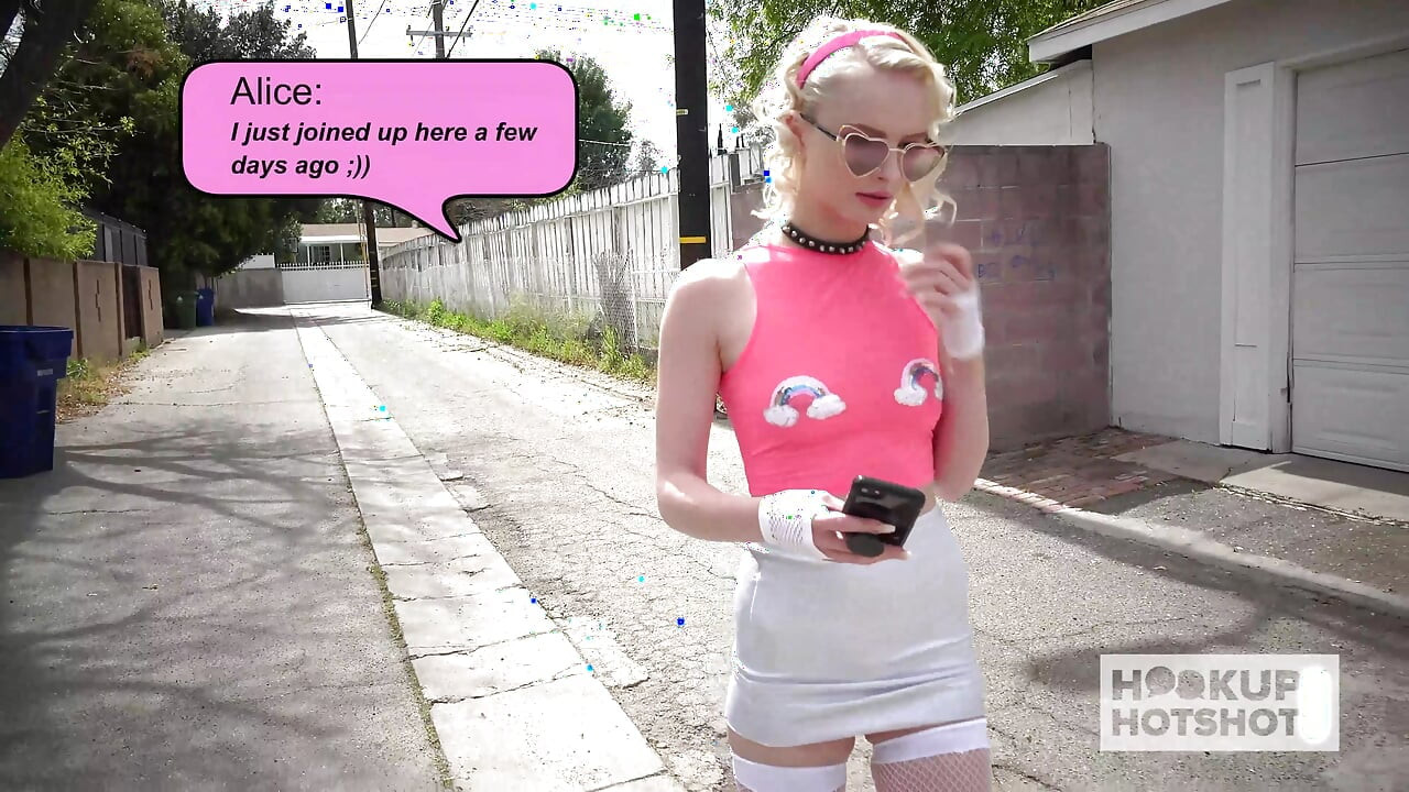 Güzel sarışın Alice Pink, Bryan Gozzling'in sert anal seksinden daha fazlasını istiyor!