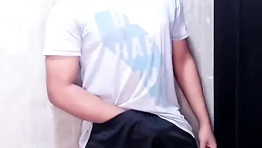 Alan Tokers işten eve geliyor ve mastürbasyon yapıyor