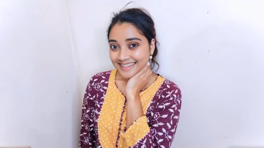 Ateşli güzel yengem bcz'iyle seks yapmamı teklif ediyor abim onu yatakta tatmin edemiyor