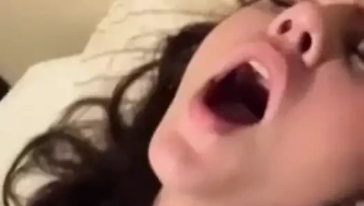 İnanılmaz esmer amcığını parmaklıyor - bölüm 1