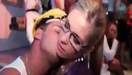 Tecavüz arşivi euro swingers parti lanet başlamak üzere