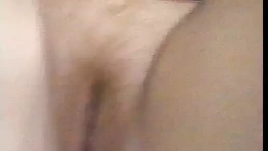 Yatakta yatarken tombul okuma kafası