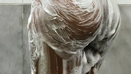 Amcıkla banyo yapıyor