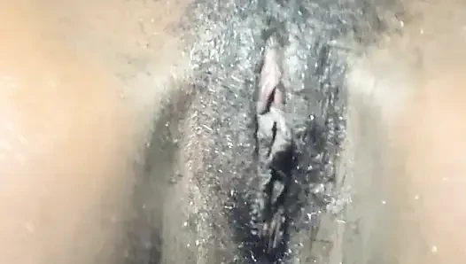 Browngurl234'un banyosu şehvetli vibes andtwerk energy'i parlıyor