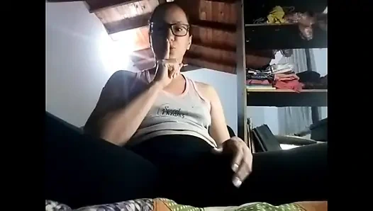 Üvey annemin önünde orgazm oluyorum ve beni yakalıyorlar