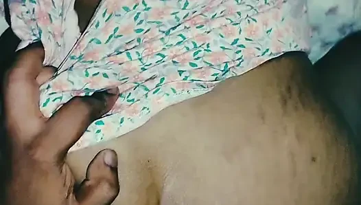 Üvey kız kardeş zor anlar geçiriyor ve döl içmek istiyor