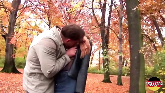 Sapık kız bir sapığı durduruyor ve sikişmek istiyor