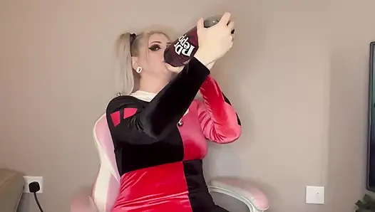 Geğirmemeye çalış Harley Quinn Cosplay