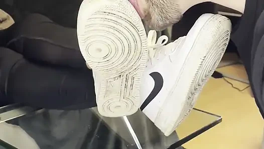 Kirli beyaz spor ayakkabı ibadeti - valeria gecesi (önden görünüm)