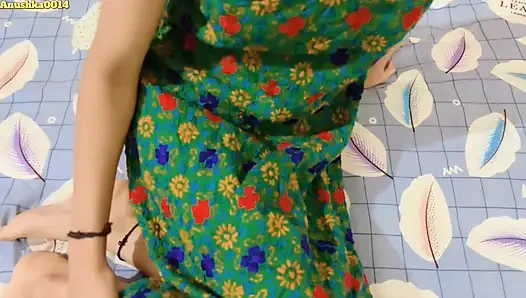 18 yaşındaki Hintli bakire amcığının içine boşalıyor