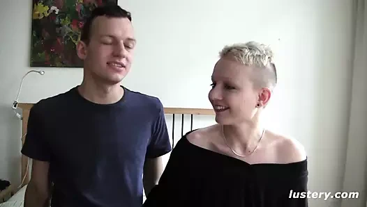 Kendilerini sikmeyi seviyorlar - ev yapımı amatör klip