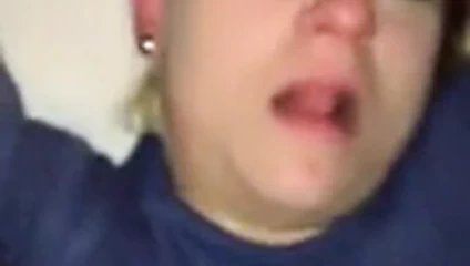 Her iki delik de bu kalın çük üzerinde son derece sıkıydı