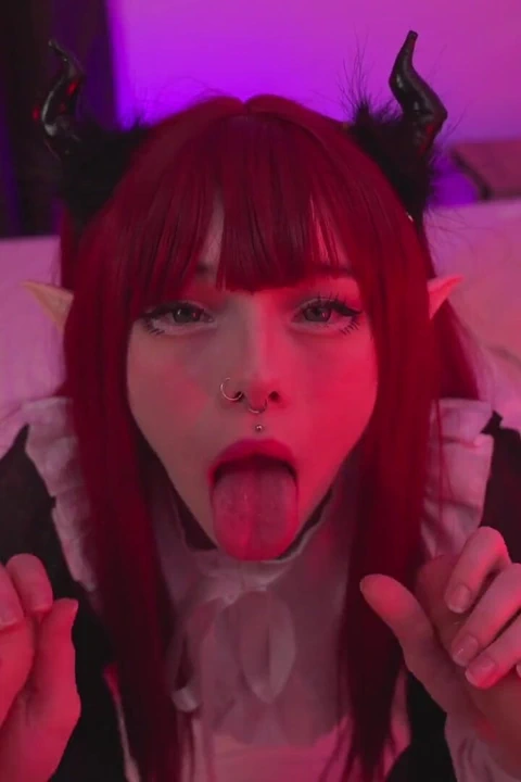 Marin büyük oyuncaklar ve sperm ile delik eğitimi