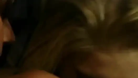 Güzel klasik bebekler taksinin arka koltukta lezbo eğleniyor