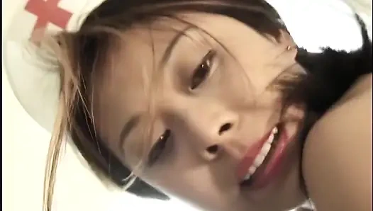 Filipinli orospu arkadaşına oral seks yapıyor ve hepsini emiyor