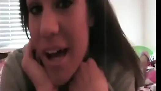 Edepsizce konuşan genç kız azdırıyor