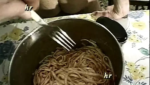 Gerçek 90'ların porno seçmeleri ile sansürsüz ev kadınları #7