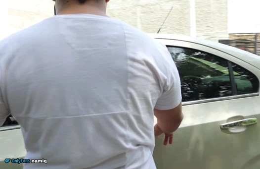 Tamirci ıssız bir yerde mahsur kalan evli kadını sikiyor