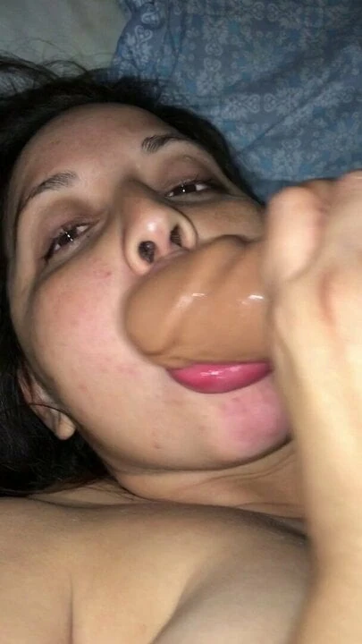 es una puta ramera y le gusta ser perra