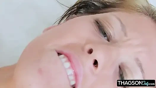 Baştan çıkarıcı doktor hastalarını samimi bir şekilde memnun ediyor